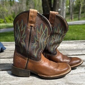 Ariat Brown Leather Cowboy Boots with Decorative Stitching